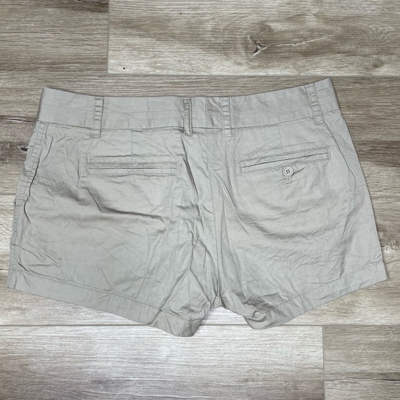 J. Crew Factory 3” Chino Broken-in Shorts Tan Sz 8 - Picture 2 of 3